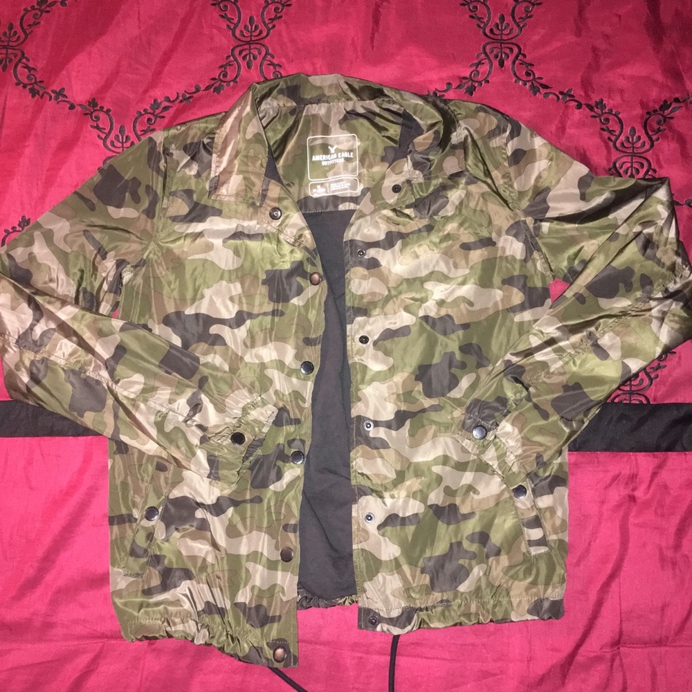 AMERICAN EAGLE Size XS Women’s Camo Print Jacket!